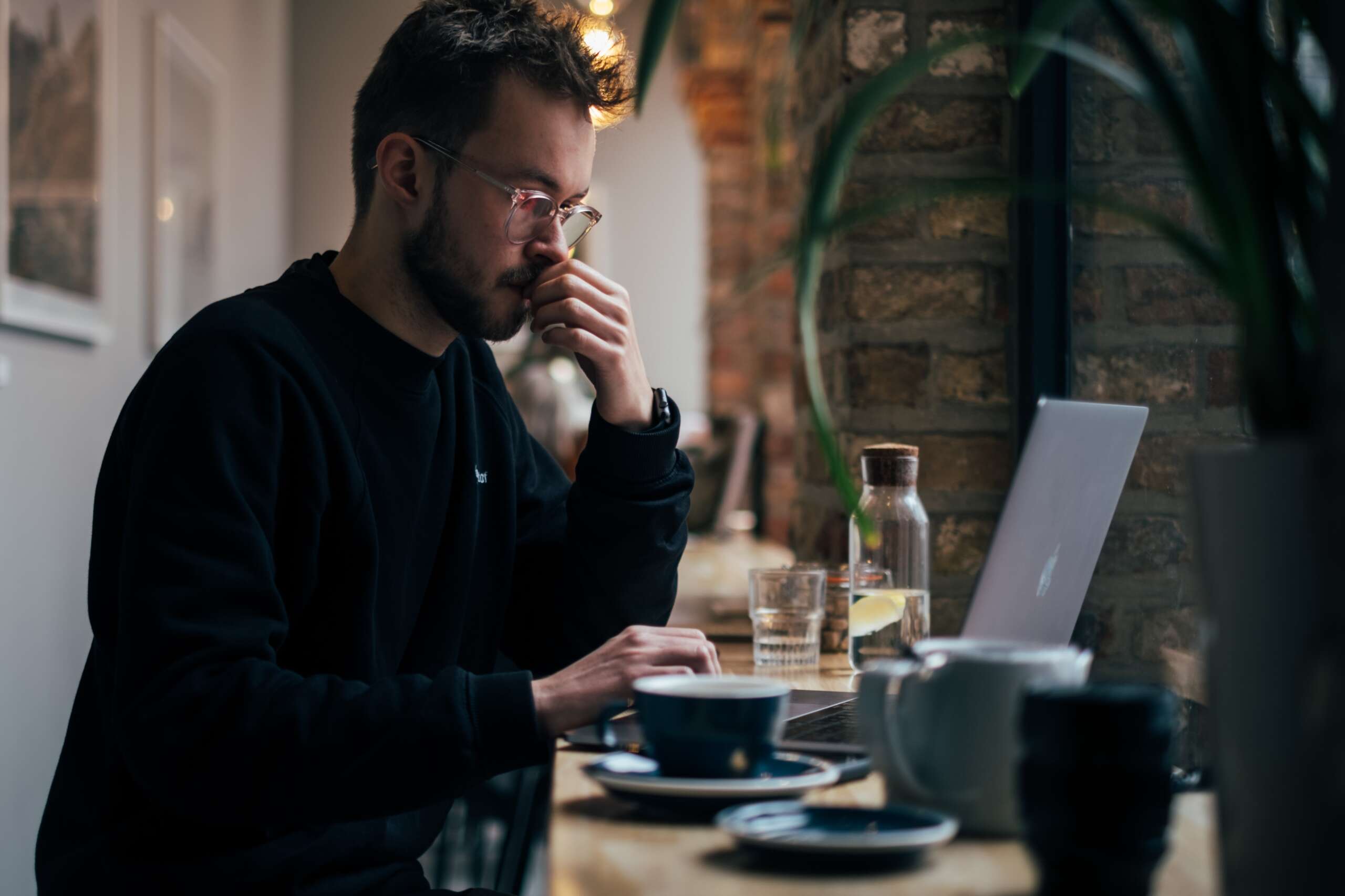 Should You Fix Your Computer on Your Own or Bring It to a Specialist?